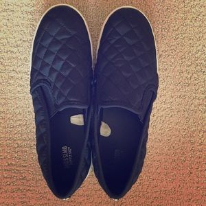 Mossimo black slip on shoes